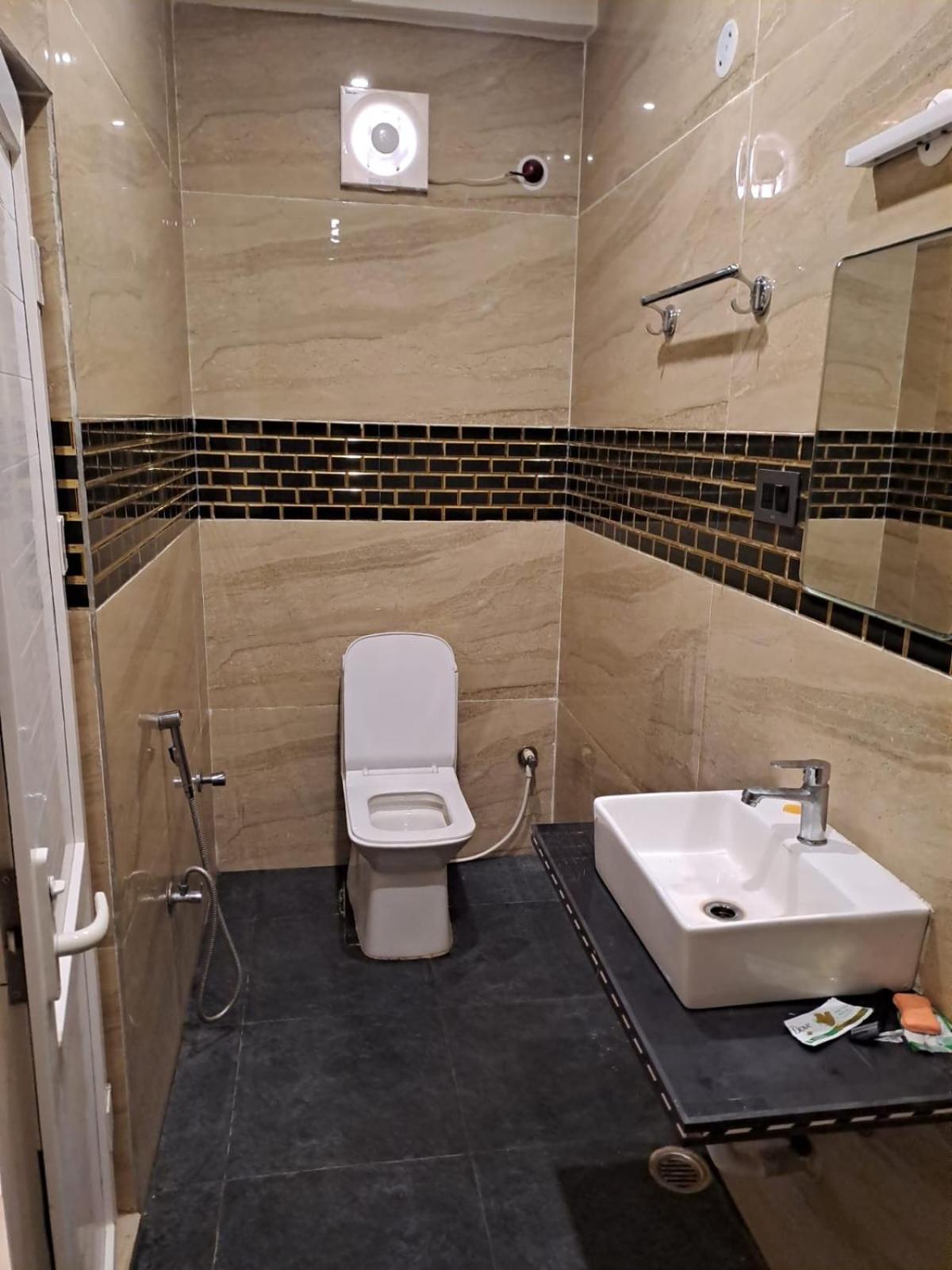Deluxe Double Room,1665466145:JPEG